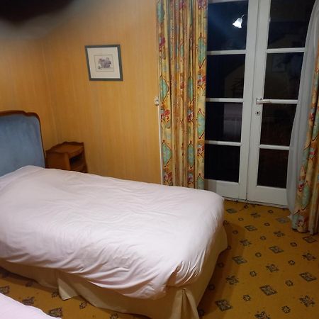 Tromcourt Hotell Couvin Exteriör bild