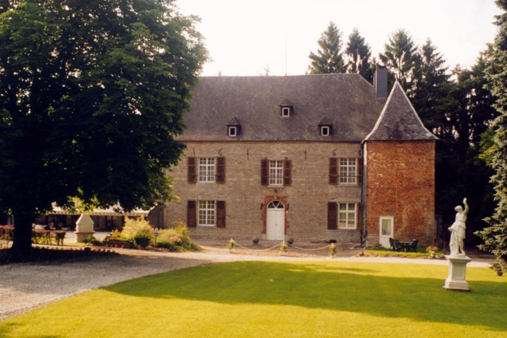 Tromcourt Hotell Couvin Exteriör bild